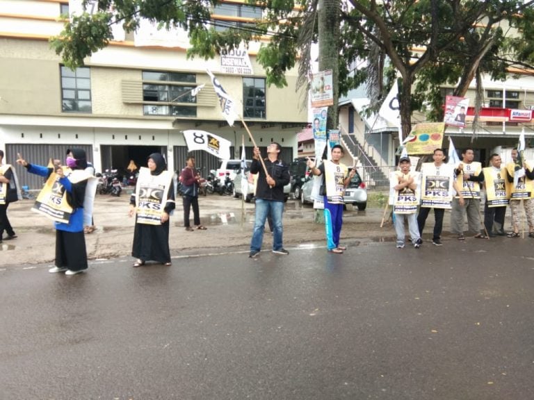 DPC PKS IT III , Flash Mob , Penghapusan Pajak Sepeda Motor dan Pemberlakuan SIM Seumur Hidup