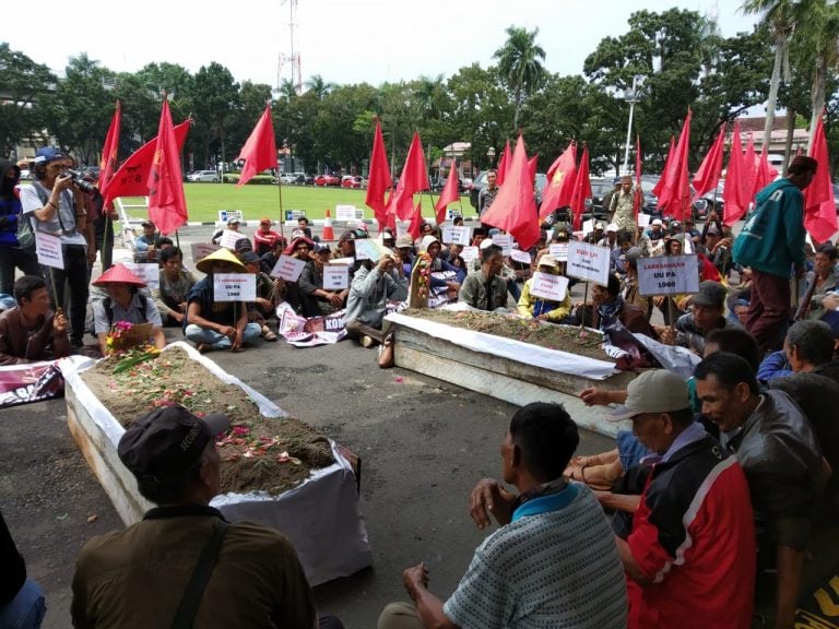 agraria , aksi kubur diri , komplik agraria , petani Komering