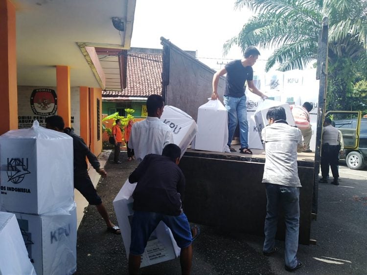 Bupati Ahmad Yani,  Lepas Pendistribusian logistik Pemilu 2019