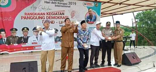 Hari Anti Korupsi Internasional , Proyek Nakal