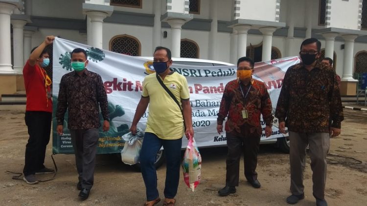 Unsri Bagikan 1200 Paket Sembako