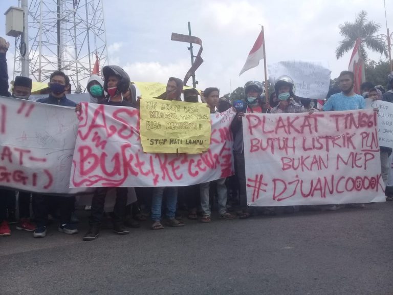 Kecamatan plakat tinggi