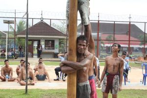 Lapas Kelas II A Banyuasin , Meriahkan HUT RI Dengan Panjat Pinang