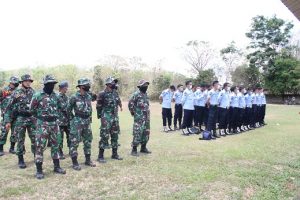 PETUGAS KALAPAS KELAS Il A LATIHAN MENEMBAK DAN PERAWATAN SENJATA.