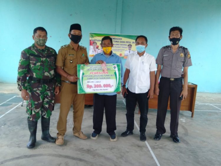 PEMERINTA DESA SIALANG AGUNG C2 KEC, PLAKAT TINGGI SALURKAN BLT