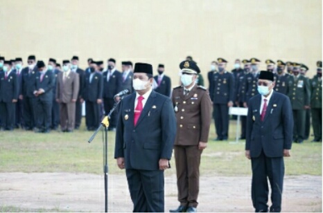 MEMPERINGATI HARI PAHLAWAN BUPATI BANYUASIN BERTINDAK JADI INFEKTUR UPACARA.