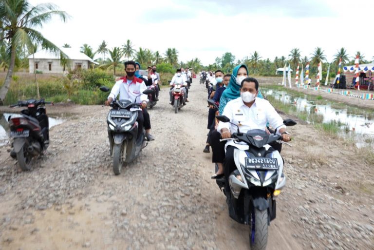 Bupati Askolani Ngantor Sehari di Kecamatan Sumber Marga Telang