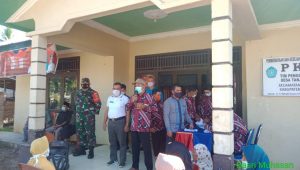 Kades Samsul Bahri Bagikan BLT-DD 197 KPM Kewarga Desa Tanjung Laut