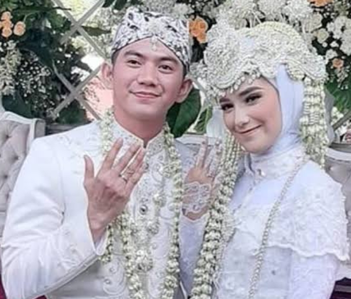 Nadya Mustika Rahayu , Rizki DA