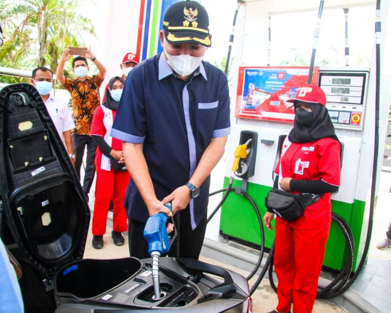 Plakat Tinggi Muba Resmi Miliki SPBU Satu Harga