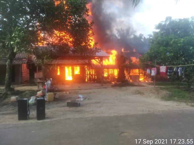 Diduga akibat konslet listrik , rumah warga Dusun 2 Desa Suka