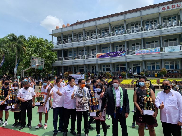 SMAN 6 Palembang Rebut Piala Gubernur Sumatera Selatan