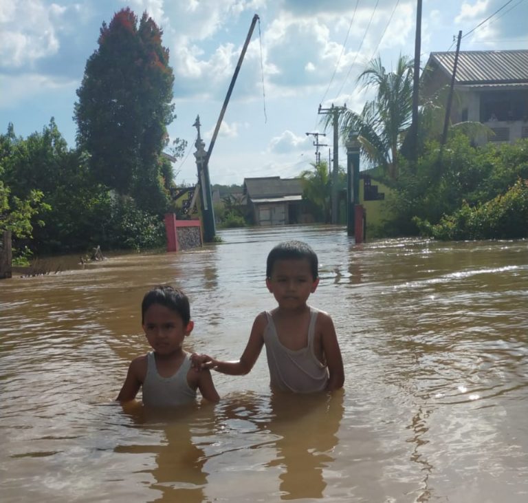 Perumahan Al-Ghony Tanas Mas Terendam Banjir , Warga Butuh Perhatian Pemerintah