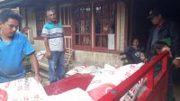 Pemerintahan Wali Nagari Sinuruik distribusikan Pupuk