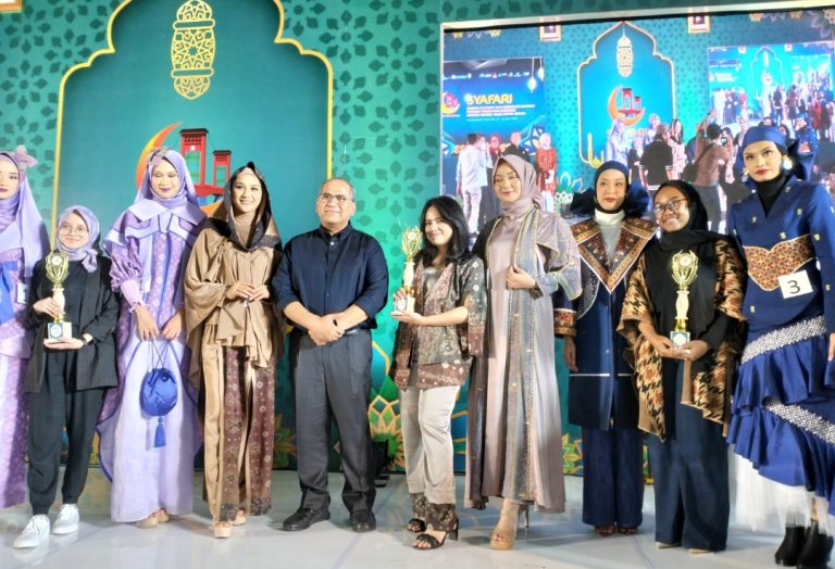 Raden Ayu Zahidah Damara Venezia (Ayu Damara) Raih Juara Kedua Lomba Busana Muslim di Syariah Sriwijaya Festival 2022 yang diadakan Kantor Bank Indonesia Perwakilan Sumatera Selatan