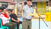 Gotong-royong Bersihkan Lingkungan , WCD Pemkab Muba Bareng Masyarakat