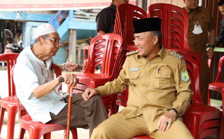 Pj Bupati Apriyadi Monitor Pilkades Hingga Tinjau Perbaikan Jalan di Desa Napal