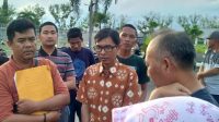 Minggu Sore , Puluhan Perwakilan Honorer Datangi Rumdin Bupati