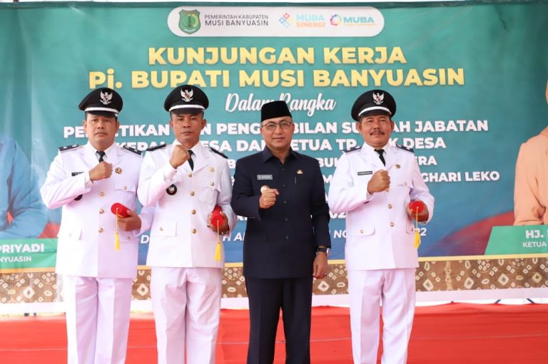 Pj Bupati Muba Lantik Tiga Kades Terpilih di Kecamatan Batang Hari Leko