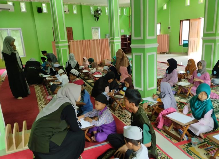 AKBP Rahmat Sihotang Meninjau Langsung Pelaksanaan "Lomba Anak-anak Masjid Babul Ihsan"