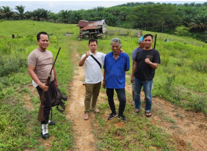 Polsek plakat tinggi