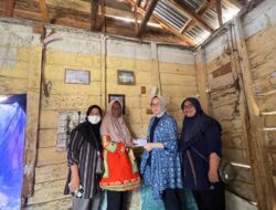 Rumah Tak Layak Huni, Hj. Eva Susanti Tinjau Langsung