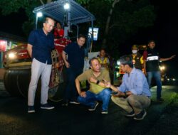 Malam-malam Pj Bupati Apriyadi Sidak Perbaikan Jalan Merdeka Sekayu