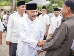 Warga Plakat Tinggi Antusias Sambut Kedatangan Pj Bupati Apriyadi