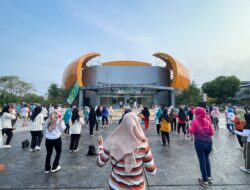 Sekda H Apriyadi Mahmud Senam Sehat Bersama Lansia di Muba