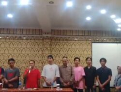 Rino Triyono Ketua Humas Media Apdesi Sumsel Bersama Rekan Pers Memberikan Stetemen