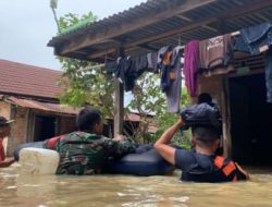 Pemerintah Daerah Hadir Layani Warga Terdampak Banjir di Bayung Lencir