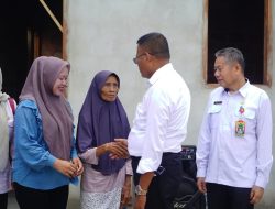 Walikota Prabumulih H. Arlan menghadiri acara simbolis peletakan batu pertama program Bedah Rumah Tidak Layak Huni (RTLH)