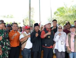 Anggota  DPRD Banyuasi Ali Mahmudi Hadiri Panen Padi di Desa Songo Makmur